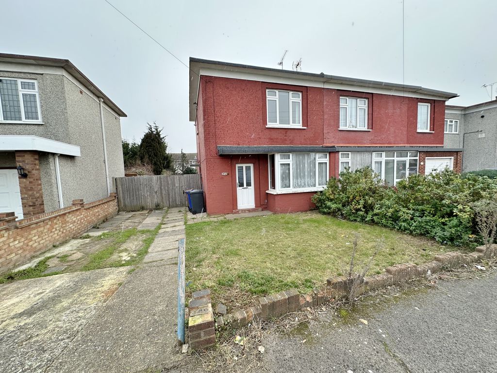 Queen Elizabeth Avenue